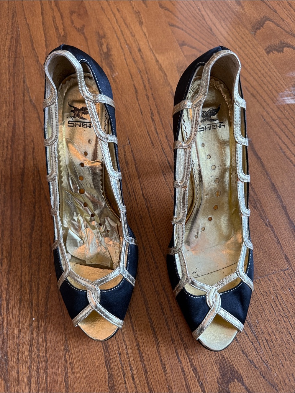 Shiekh Black & Gold Satin Strappy Peep Toe Heels Size 8
